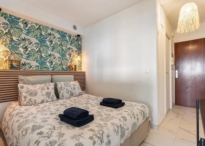 Vue mer 180° cocon à 7 min de la plage piscine AC